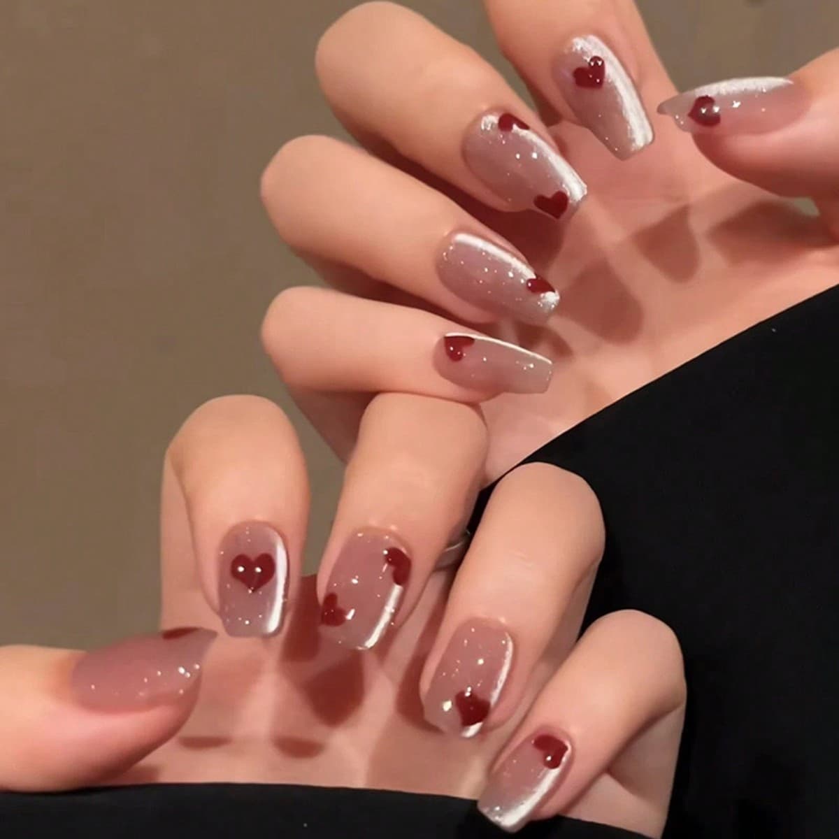 10 pièces de haute qualité Personnalisation privée Hello chat Eye pièce d'ongle d'art faite main en forme de cœur rouge et en poudre